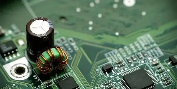 干冰清洗PCB板能節(jié)省超過(guò)75%的清洗費(fèi)用，大大增加良品率
